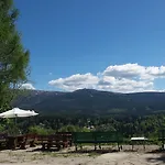 Czajka Bed & Breakfast 2*
